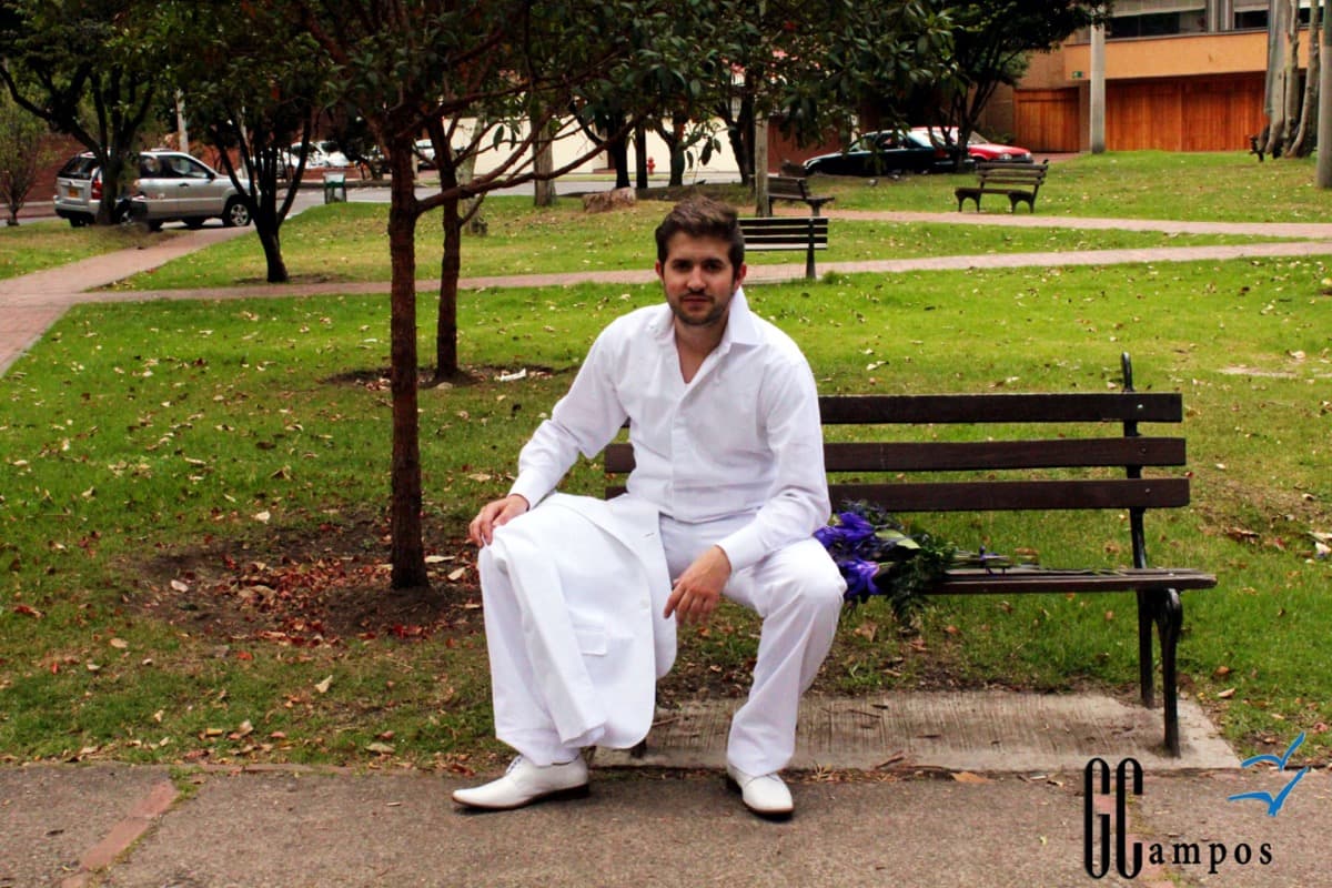 Traje blanco — elegancia relajada