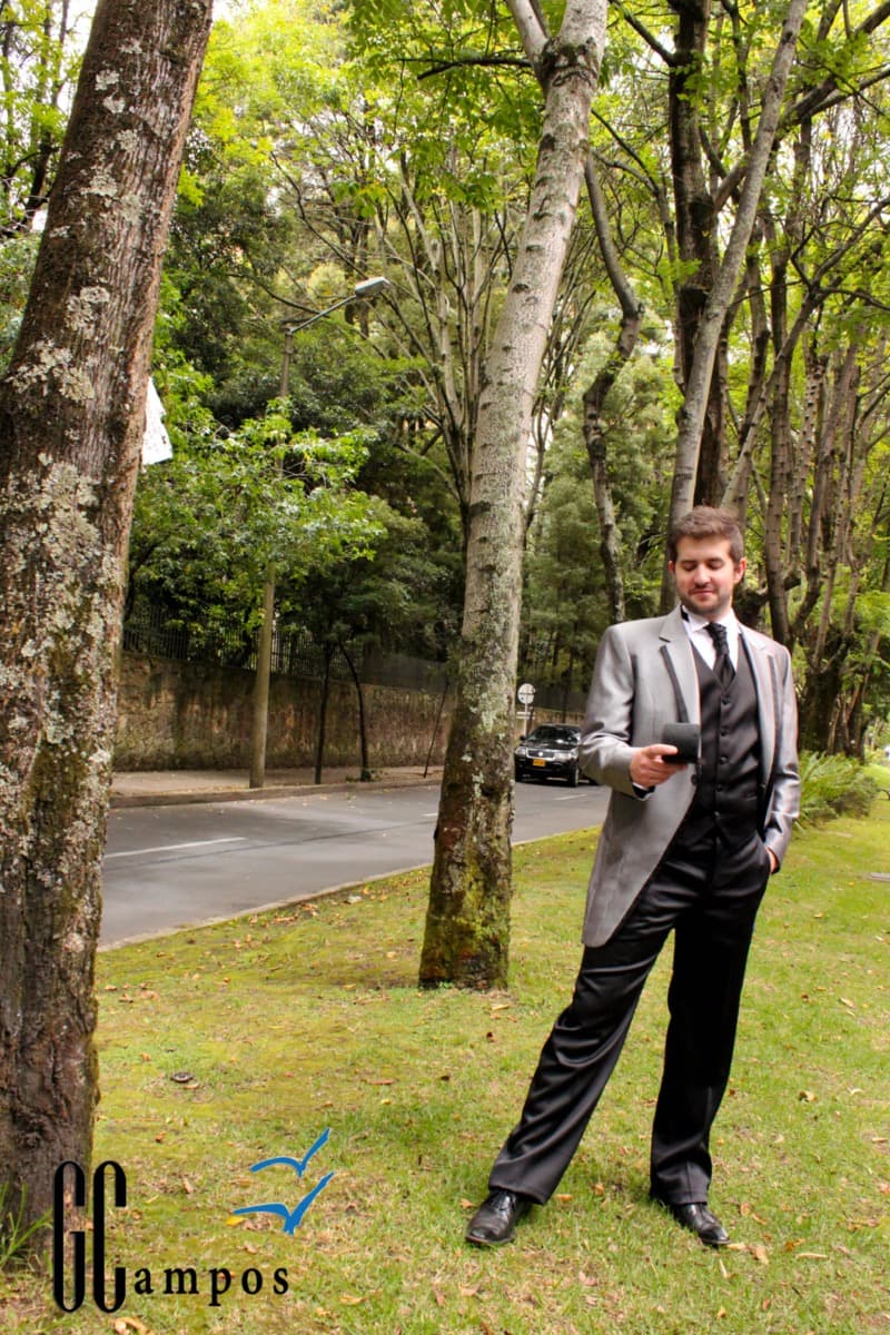 Traje gris tres piezas